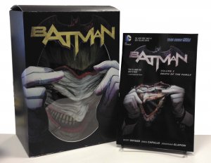 Batman 3 - Death of the Family Book and Joker Mask Set
